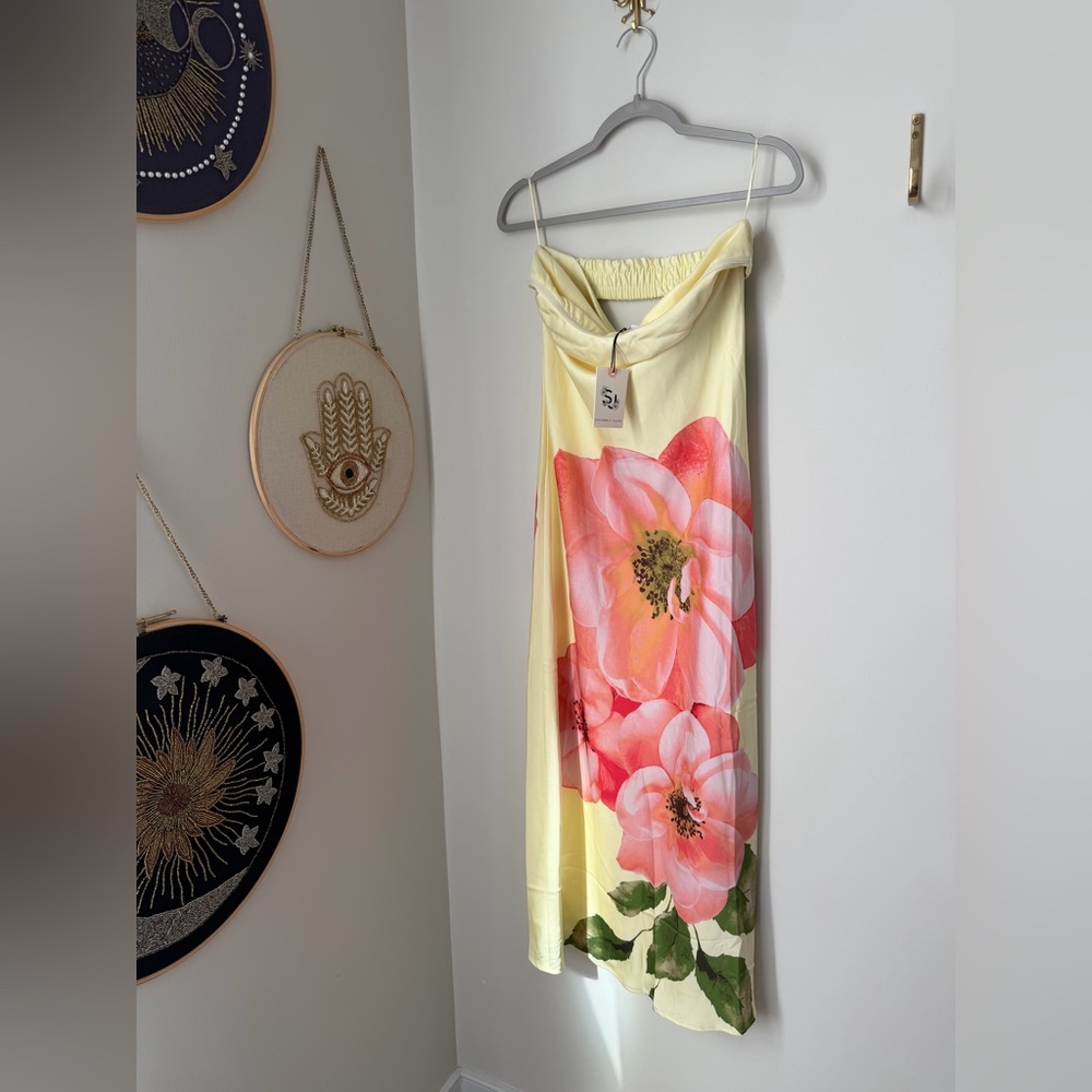 Viral sincerely Jules Floral Yellow strapless dress